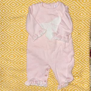 Baby knit bodysuit . Inner thighs buttons.